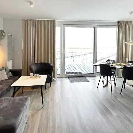 Cozy Modern With Sea Views *