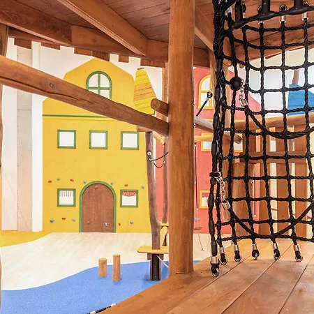 Cozy Modern With Sea Views דירה