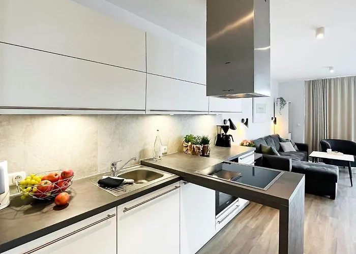 Cozy Modern With Sea Views Lejlighed