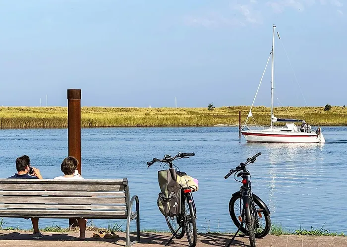 Cozy Modern With Sea Views
